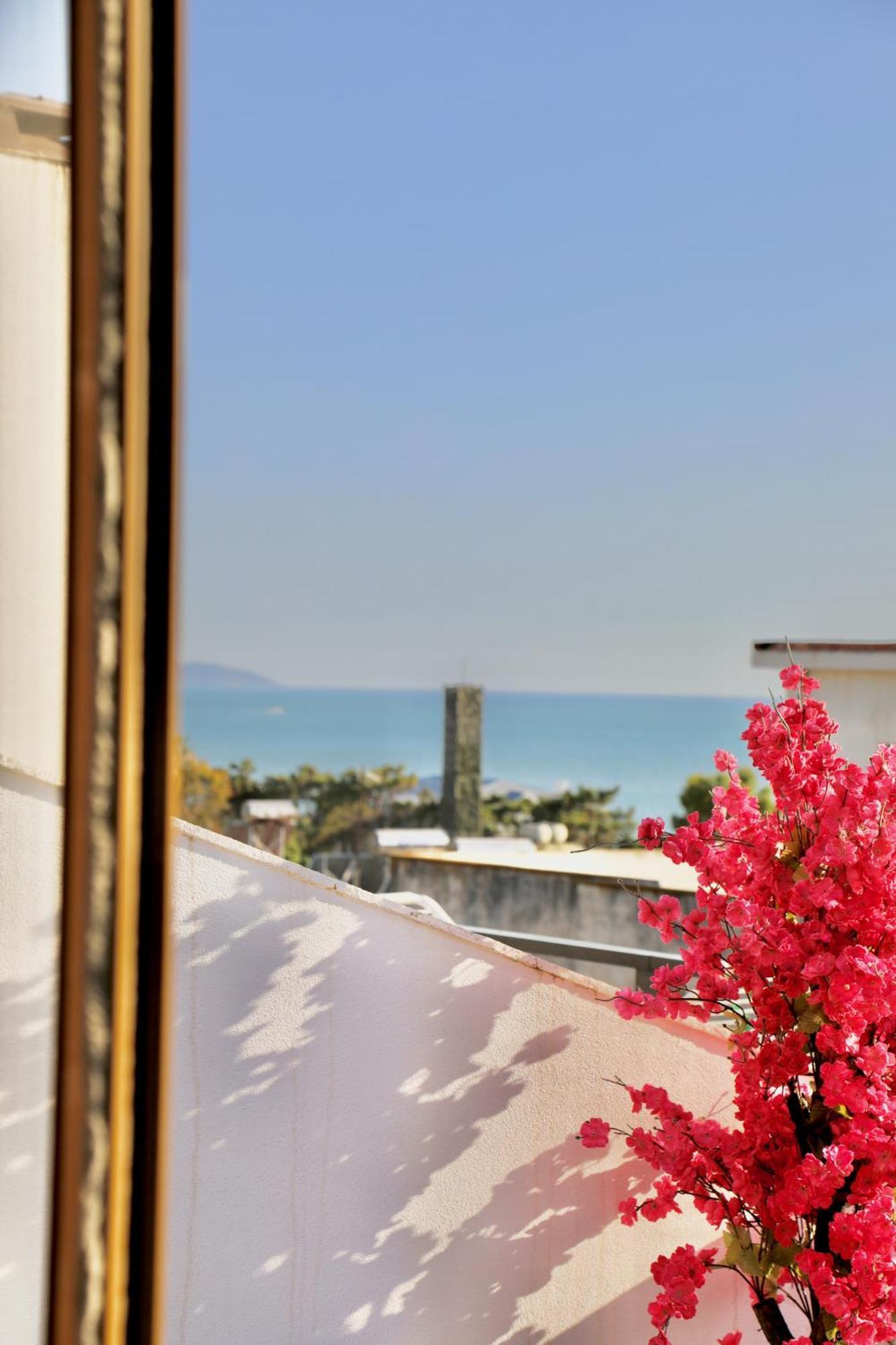Sea View Apartments 格勒姆 外观 照片